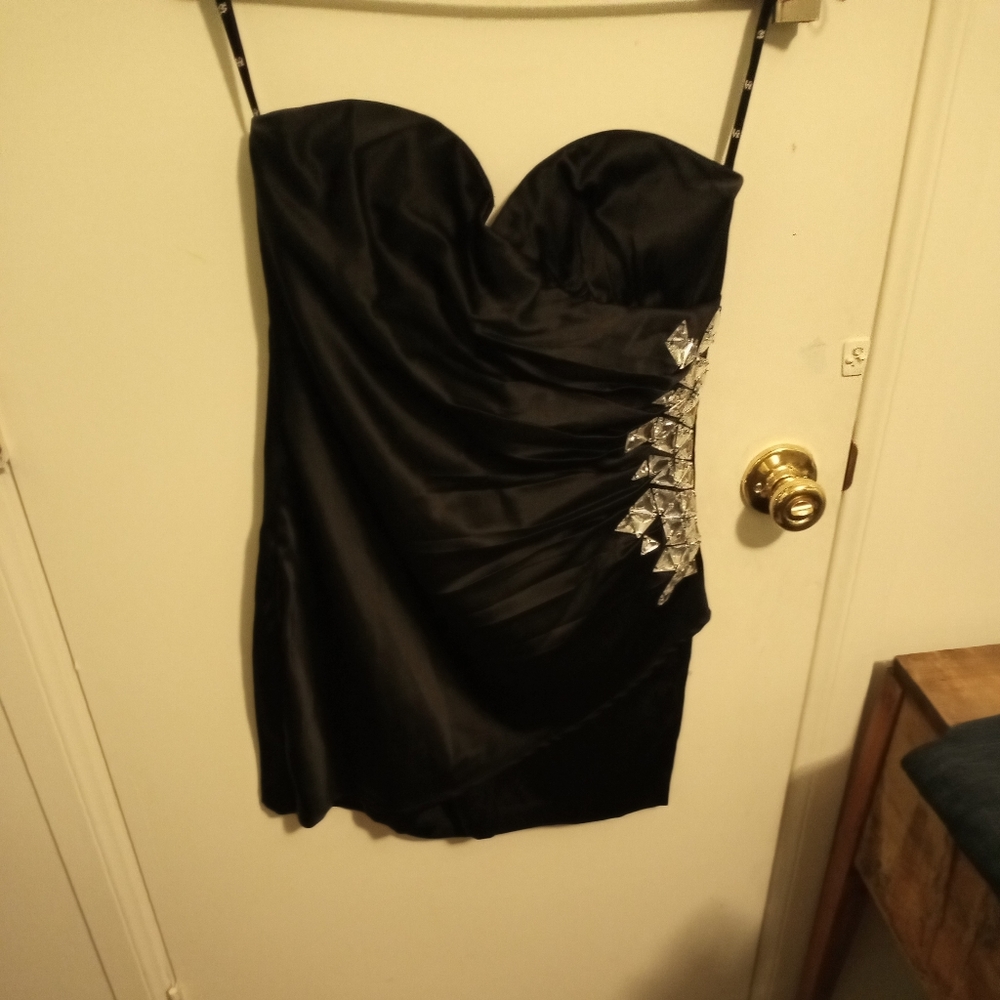 Ladies black strapless mini bodycon club dress